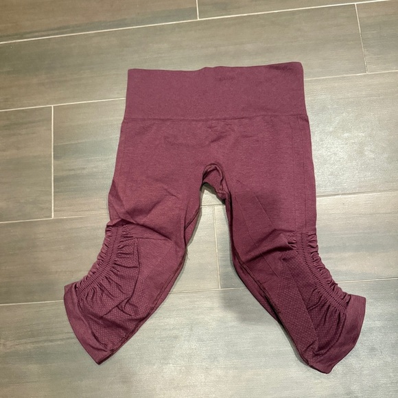Lululemon In The Flow Crop II Heathered Bordeaux Drama - Picture 3 of 6